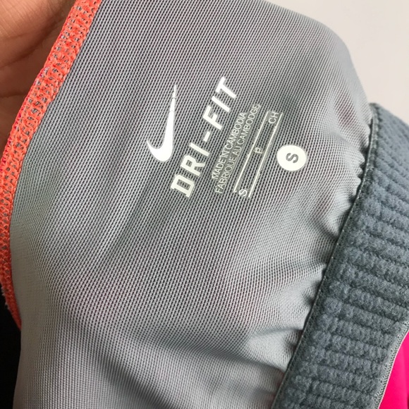 Nike Tank Top w/ Built-in Bra Size Small - Picture 6 of 6